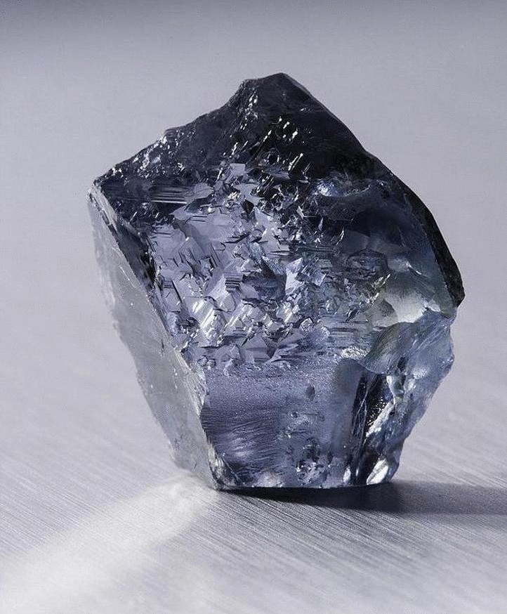 В Африке обнаружили редкий голубой бриллиант