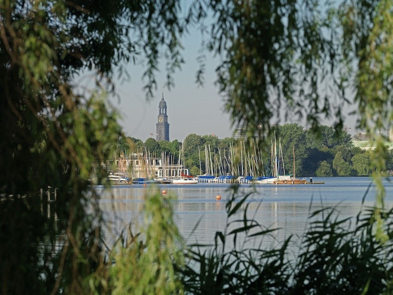 Озеро Альстер в Гамбурге