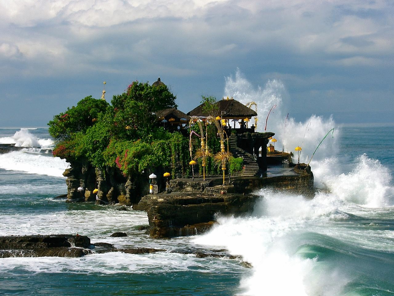 Танах Лот - храм острова Бали