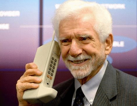 40 лет назад появились сотовые телефоны. Празднуем!