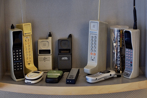 40 лет назад появились сотовые телефоны. Празднуем!