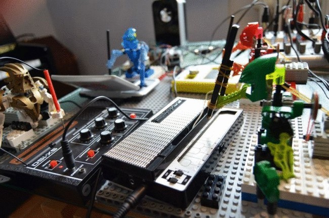 Необычная музыкальная группа из конструктора LEGO