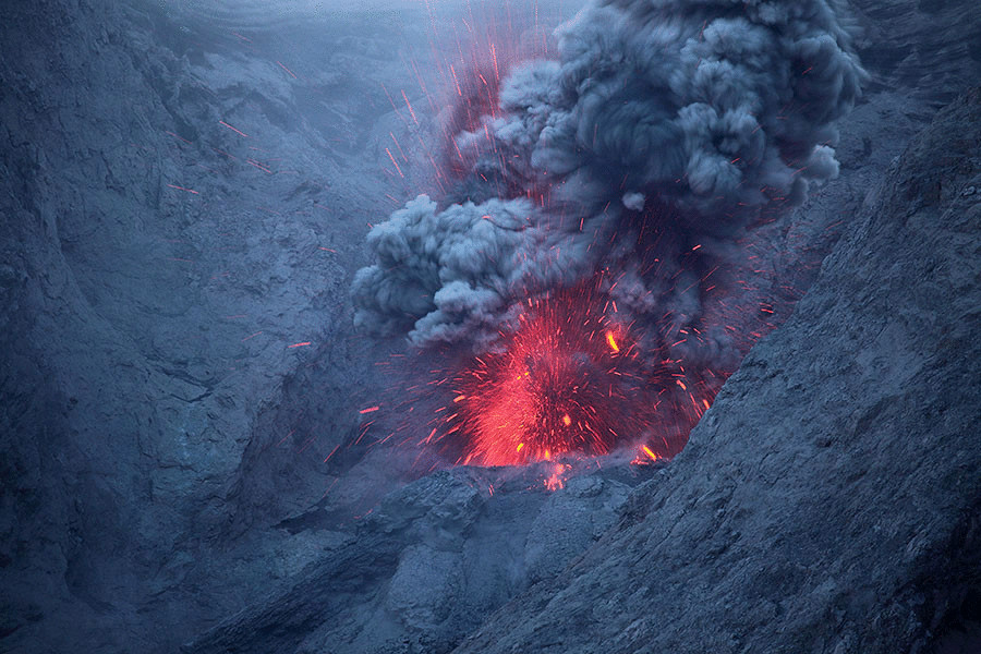 Проснулся  Бату Тара —вулкан во Индонезии 