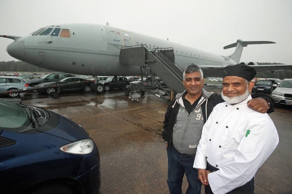 Шеф-повар открывает ресторан индийской кухни в самолете
