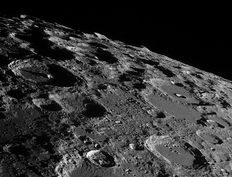 Учеными разгадана тайна отсутствия моря на обратной стороне Луны