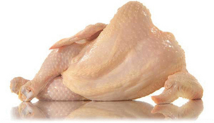 Эксперты не советуют мыть курицу под краном