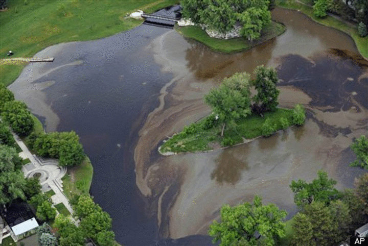 В одну из рек США вылилось 30 тонн нефти