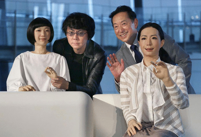 Роботы-дикторы представлены в Токийском музее +видео