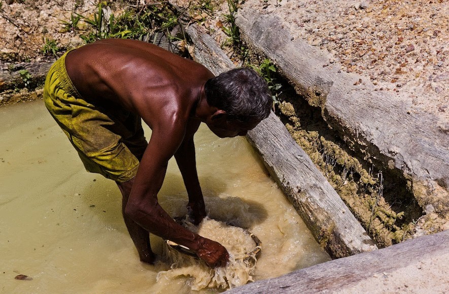 Как добывают драгоценные камни на Шри-Ланке 