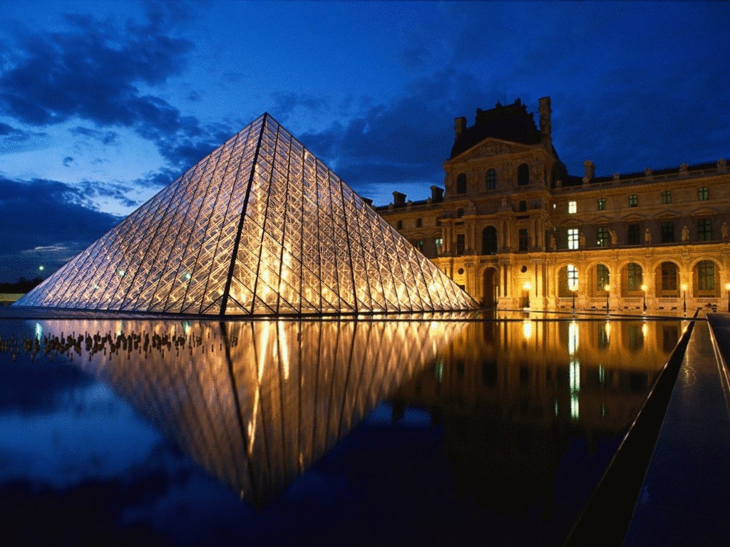 Лувр - всемирно известный музей