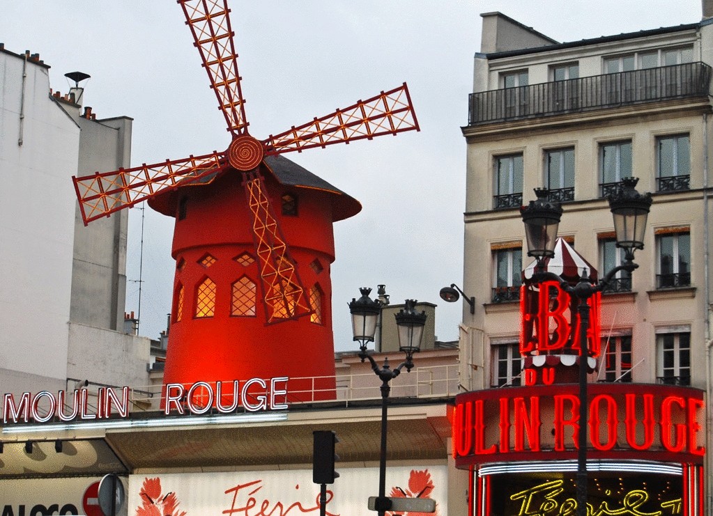 Мулен Руж - еще один символ Парижа