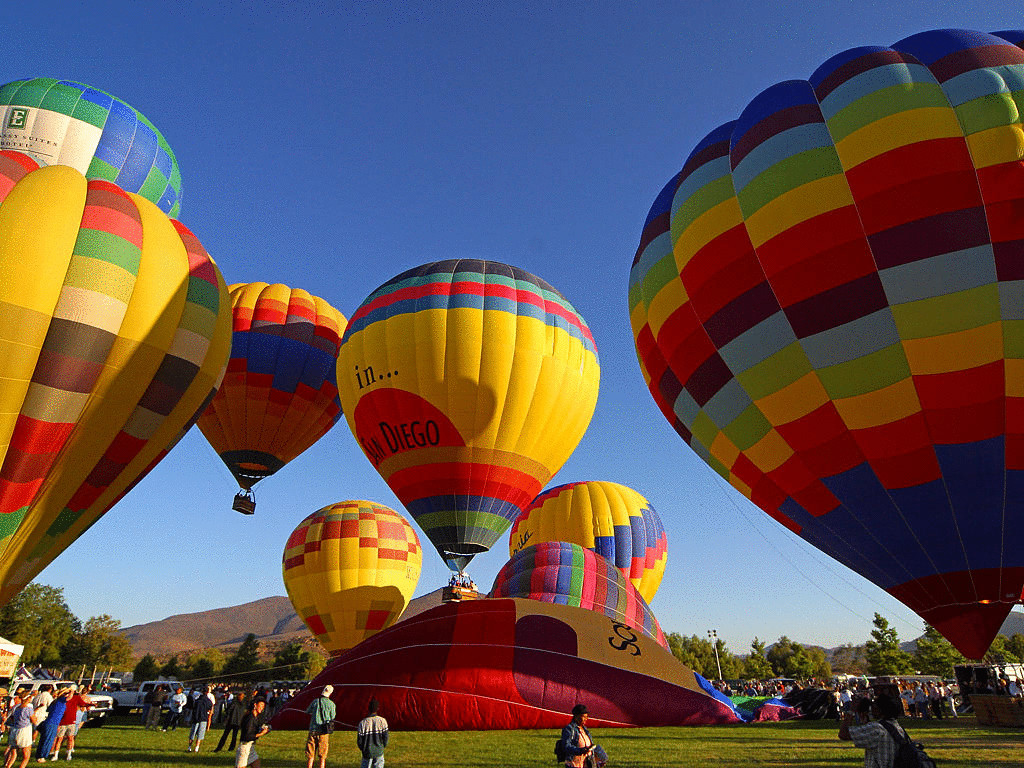 Красочная фиеста воздушных шаров в Альбукерке