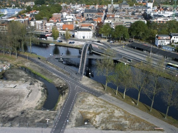 Melkwegbridge – необычный прогулочный мост в Нидерландах