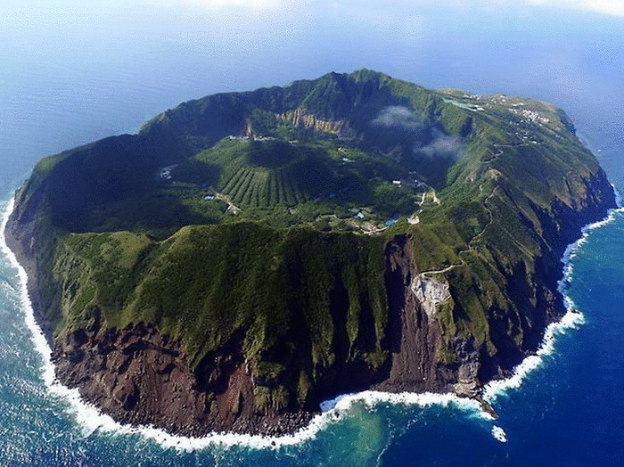 Как на пороховой бочке: Аогашима - обитаемый остров-вулкан в Японии 