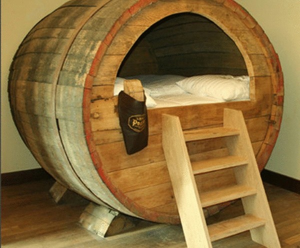  Bed Beer - кровать-бочка для любителей пива в немецком отеле   