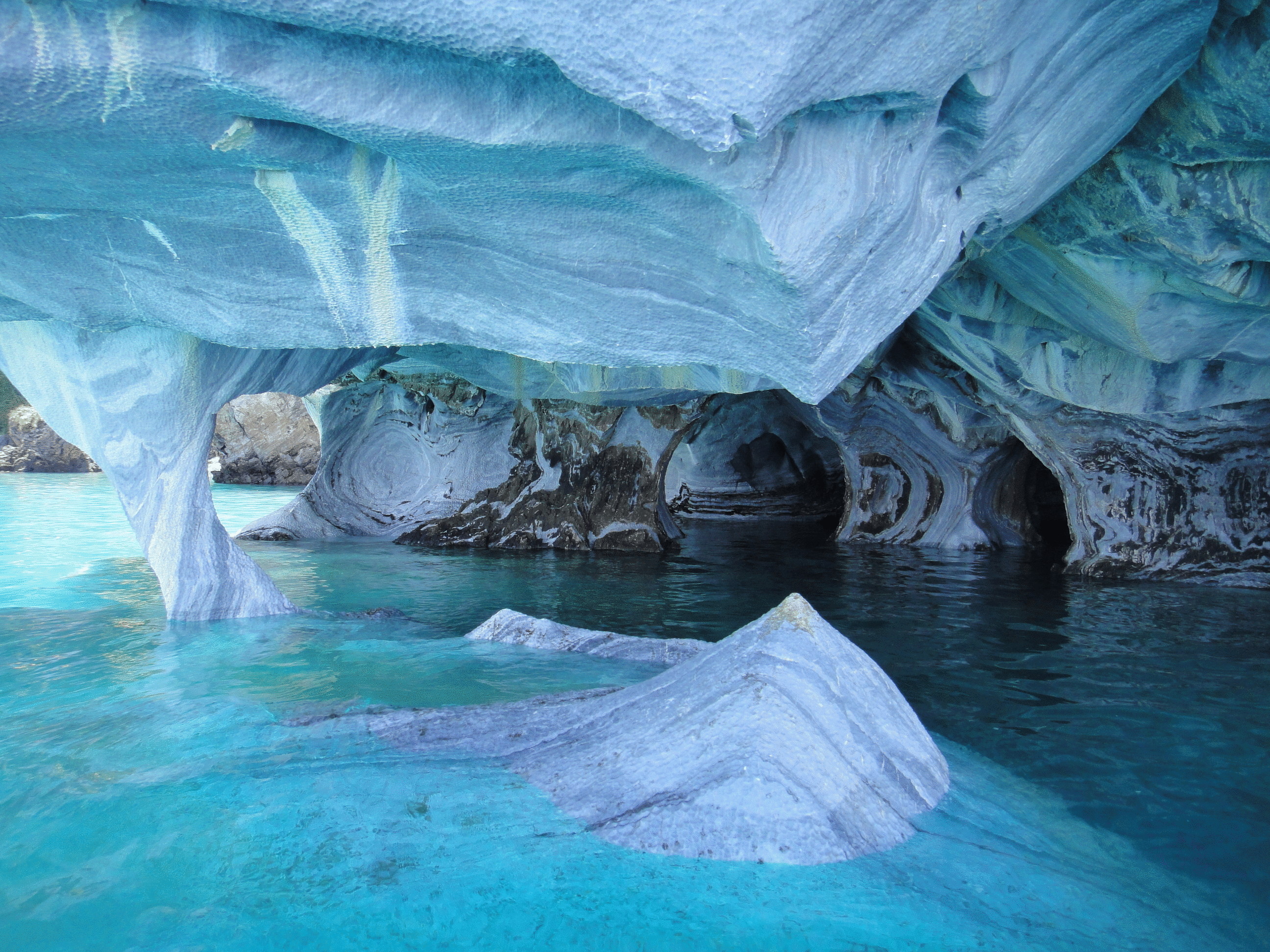 Удивительные мраморные пещеры в Чили