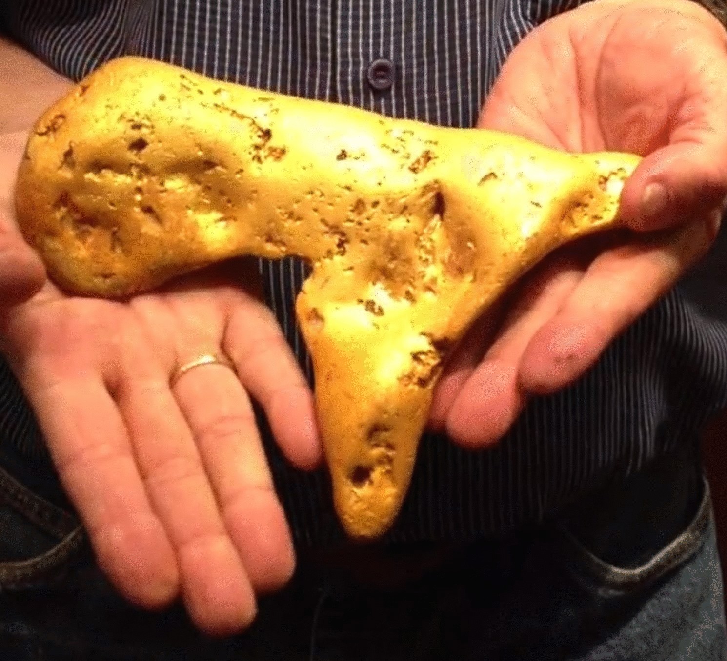 Австралиец нашел 5-килограммовый самородок золота