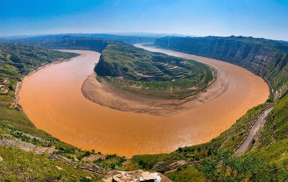 Как происходят зрелищные сбросы воды из водохранилища на реке Хуанхэ?