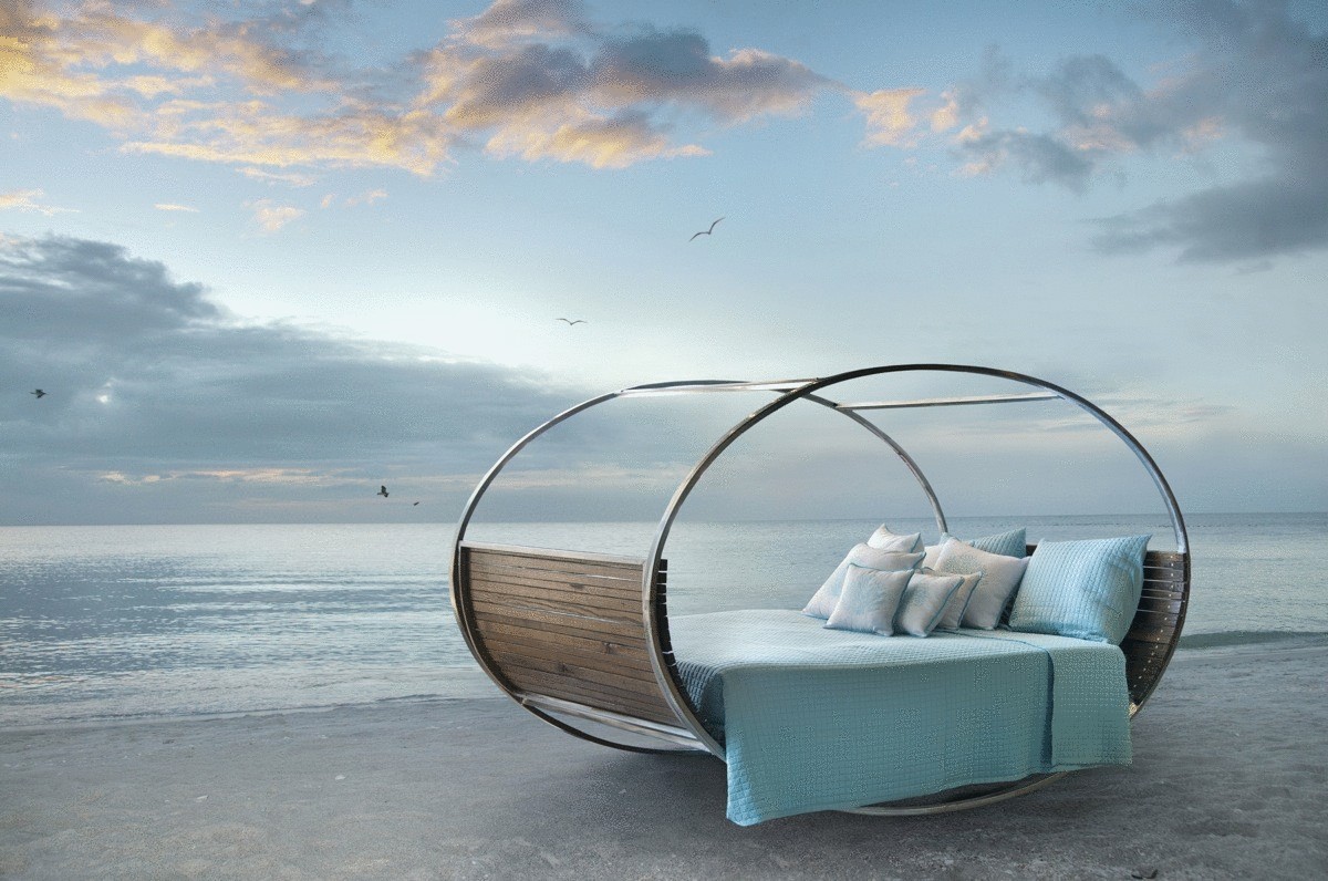 Представлена уникальная кровать-качалка для отдыха в помещении и на свежем воздухе 
