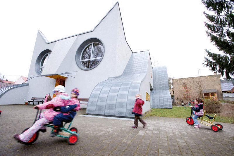 Немецкие архитекторы построили удивительную школу в форме кошки