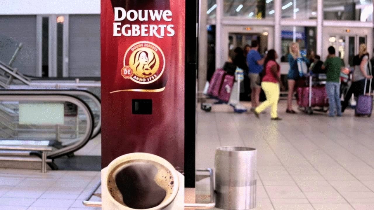 Если Вы зевнёте возле этого автомата, он нальёт Вам бесплатного кофе