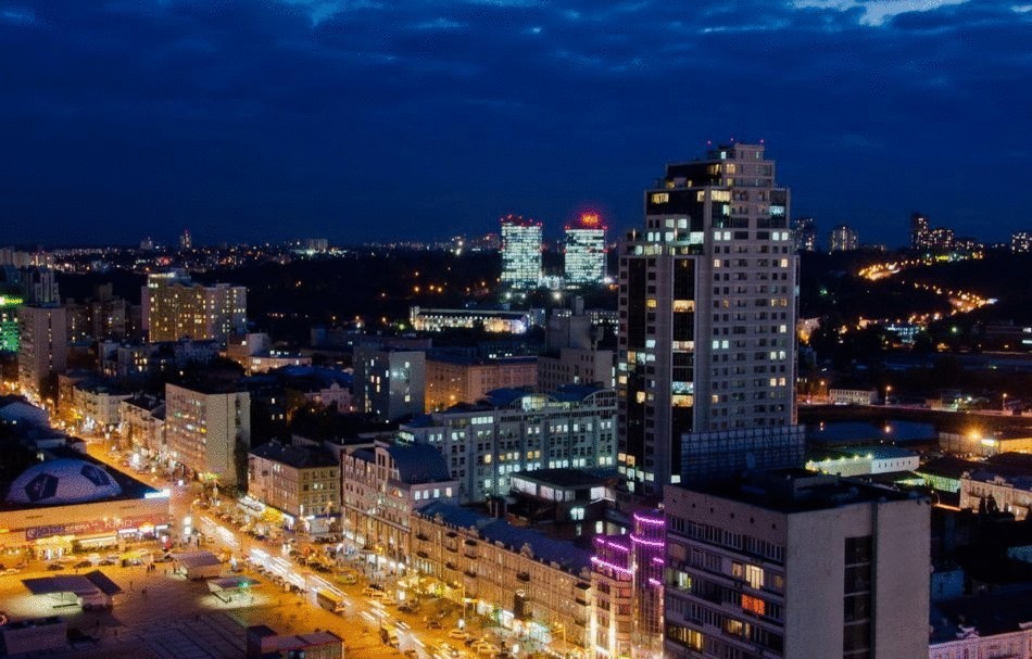 Прогулка по городским крышам: шикарные фото ночного Киева