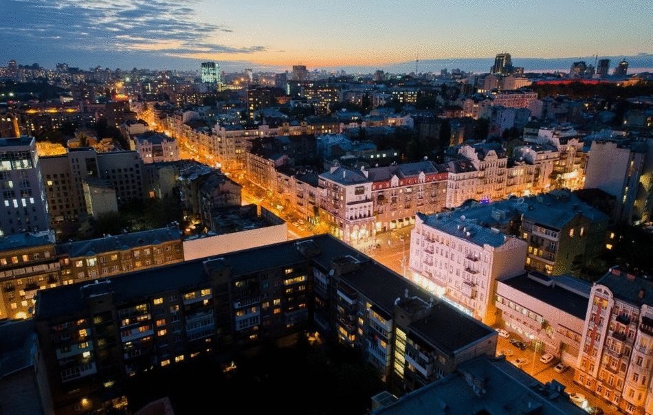 Прогулка по городским крышам: шикарные фото ночного Киева