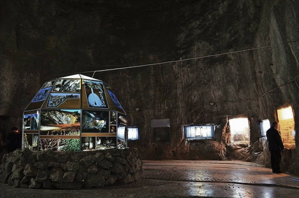 Румынскую соляную шахту переоборудовали в исторический музей  