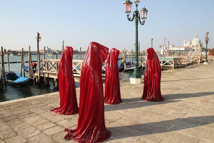 В Венеции установили мистические скульптуры - хранители времени
