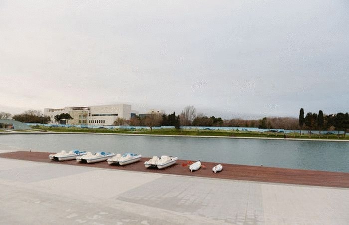 В центре Баку создано искусственное озеро