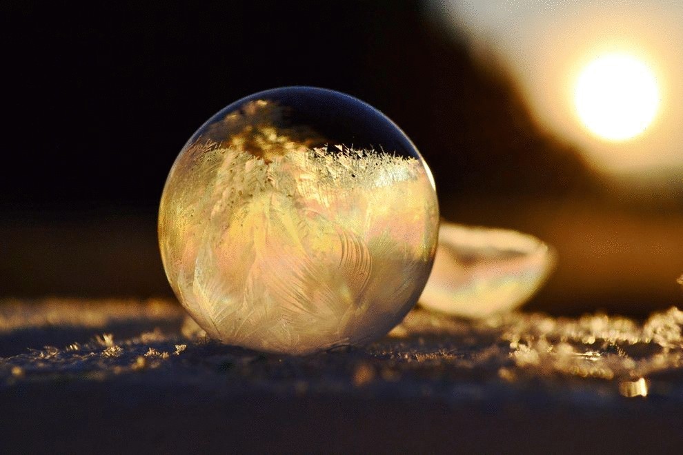 Удивительное зрелище – мыльные пузыри на сильном морозе