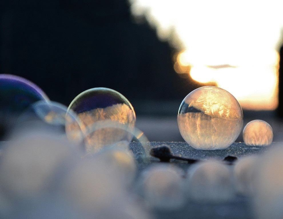 Удивительное зрелище – мыльные пузыри на сильном морозе