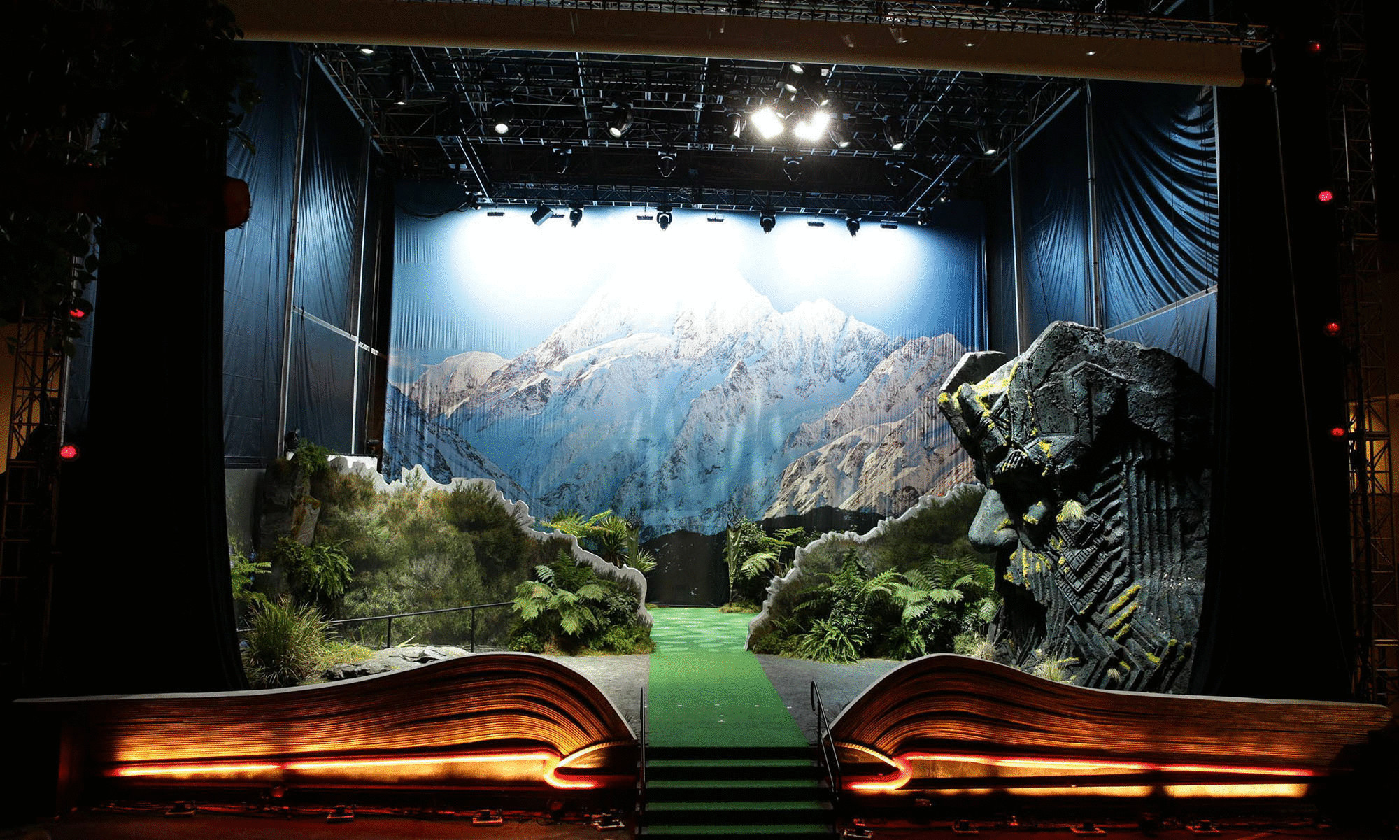 15-ти метровая книга позволяет шагнуть в мир «Хоббита»