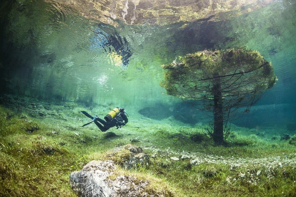 Удивительное зелёное озеро существует в Австрии