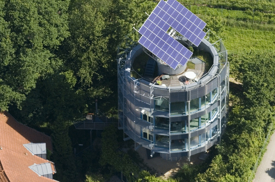Построено экологичное здание, следующее за солнцем