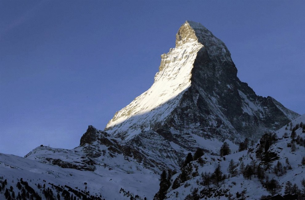 Почему гору Маттерхорн называют "мечтой альпиниста" ?