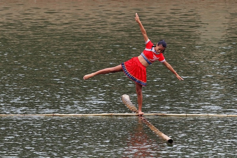 Самый необычный вид спорта – бамбуковый форсаж на воде