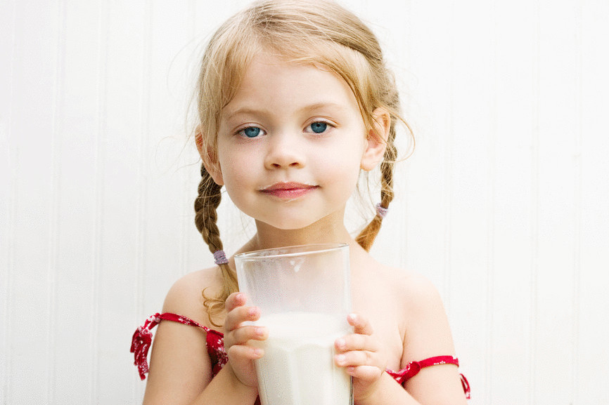 Неоценимая польза козьего молока в детском меню