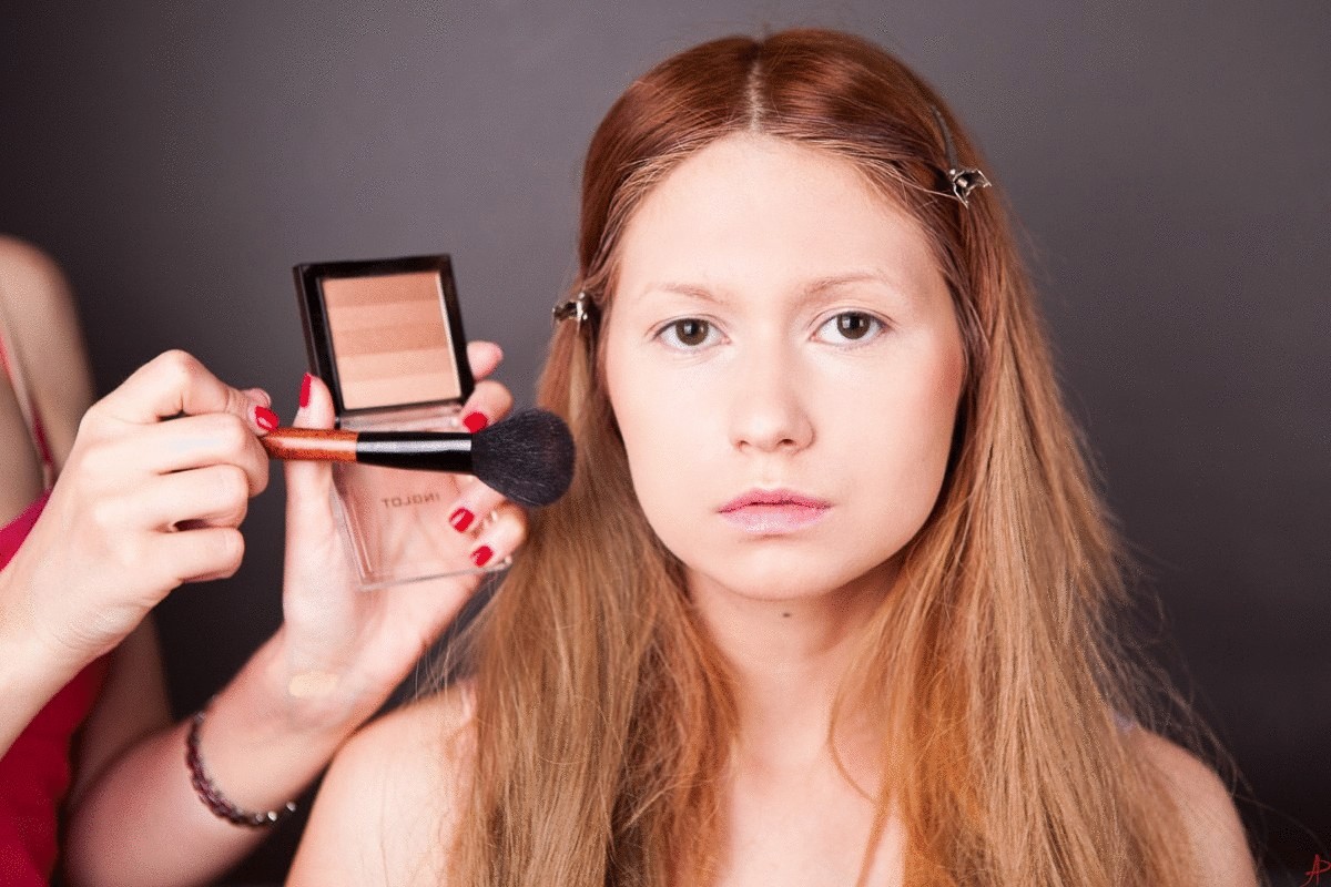 Как правильно снимать макияж с глаз?