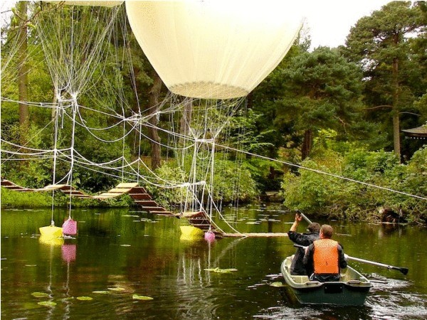 Pont de Singe - подвесной мост на воздушных шарах, наполненных гелием 