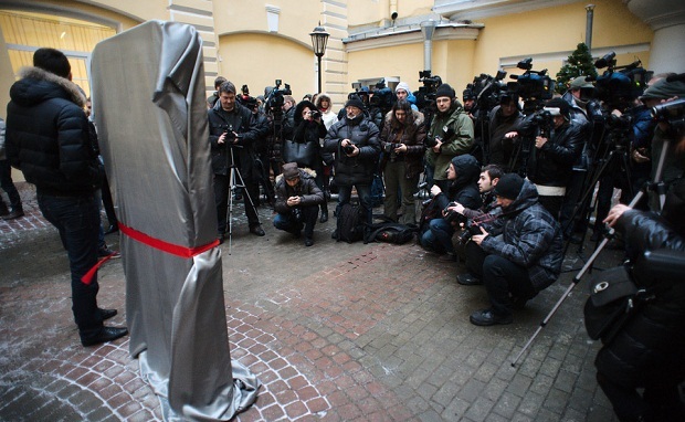 В Санкт-Петербурге установили памятник iPhone
