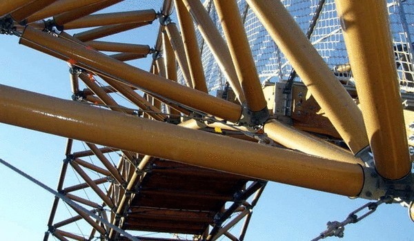 Во Франции построен ультрапрочный картонный мост