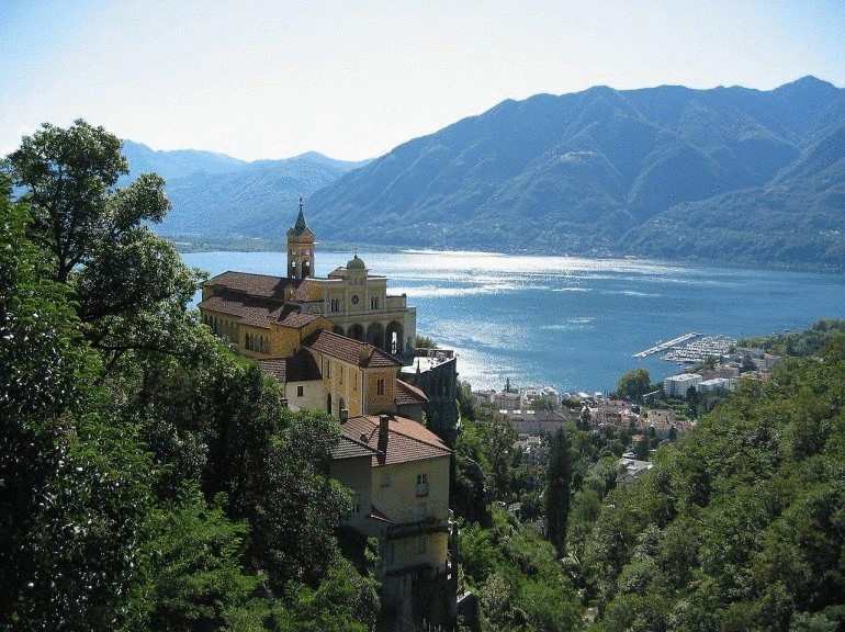 Озеро Маджоре -  оазис в Италии