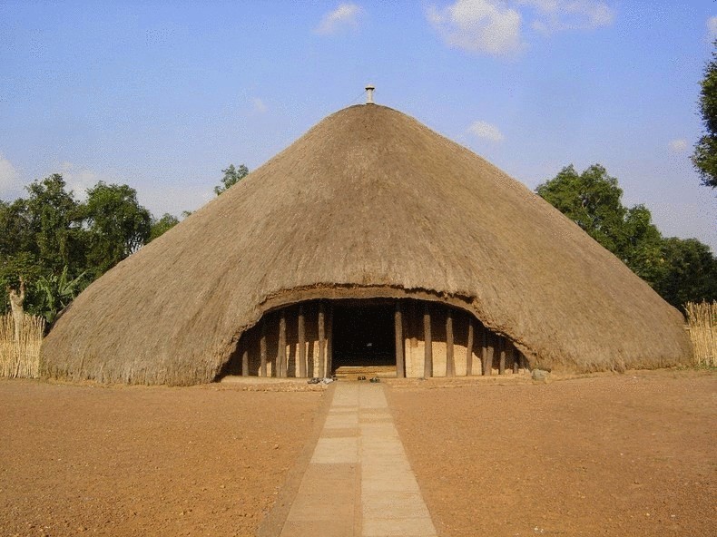 Гробницы Королей Буганда на холме Касуби в Уганде 