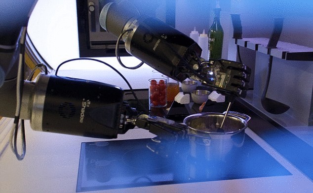 Робот-шеф-повар готовит по рецептам из Интернета!