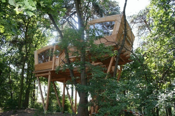 Деревянный дом-трихаус для немецких скаутов