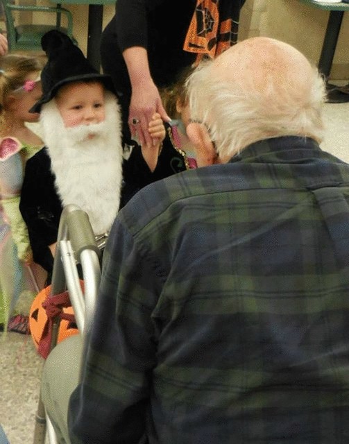 Дом для престарелых и детский сад под одной крышей Дом для престарелых и детский сад под одной крышей