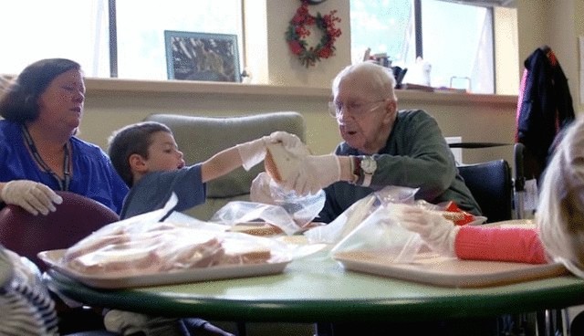 Дом для престарелых и детский сад под одной крышей Дом для престарелых и детский сад под одной крышей