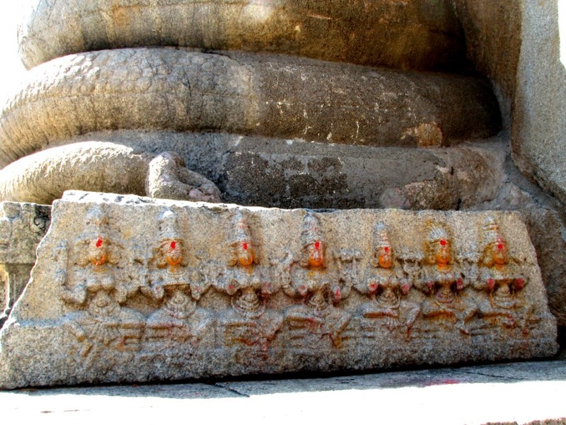 Вы должны это увидеть! Загадочная висячая колонна храма Лепакшми