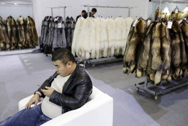 Шокирующий фоторепортаж: Производство меха в Китае 